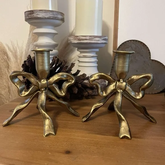 Set of 2 Gold Metal Bow Pillar candle holders - Picture 1 of 5